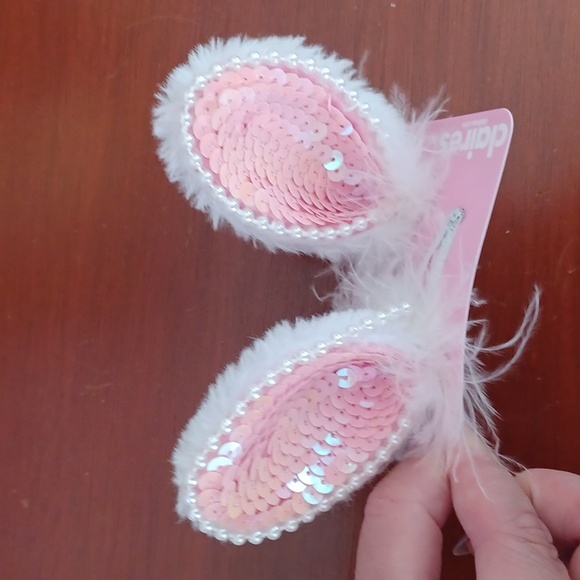 3/ $20 Bundle of hair accessories for girls from Ardene and Claire's. - Picture 2 of 11